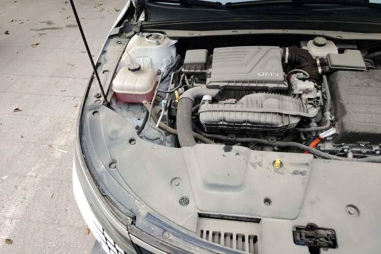 Used BYD Destroyer 05 2024 HONOR Edition DM-i 55KM Luxury Model Engine Bay Right