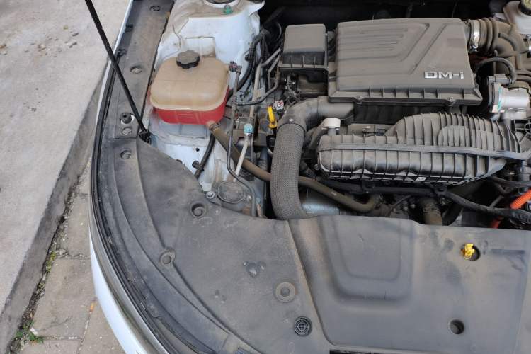 Used BYD Destroyer 05 2024 HONOR Edition DM-i 55KM Luxury Model Engine Bay Right