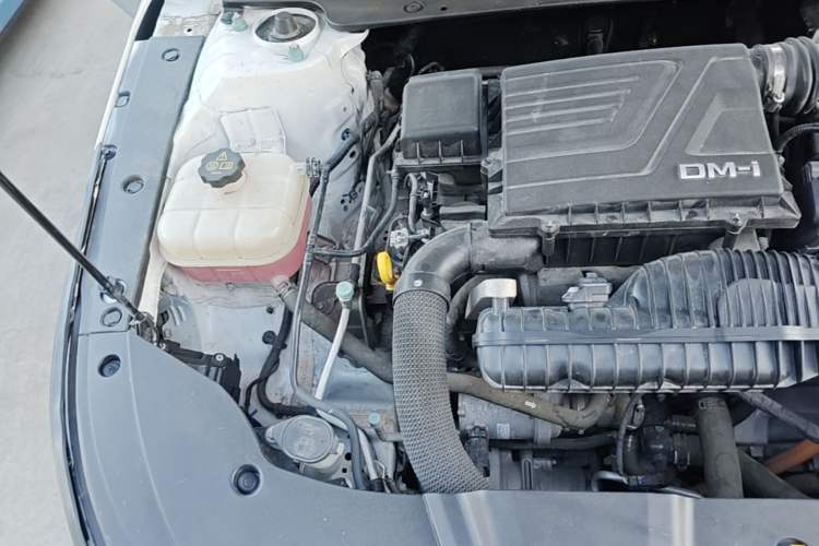 Used BYD Destroyer 05 2024 HONOR Edition DM-i 55KM Luxury Model Engine Bay Right