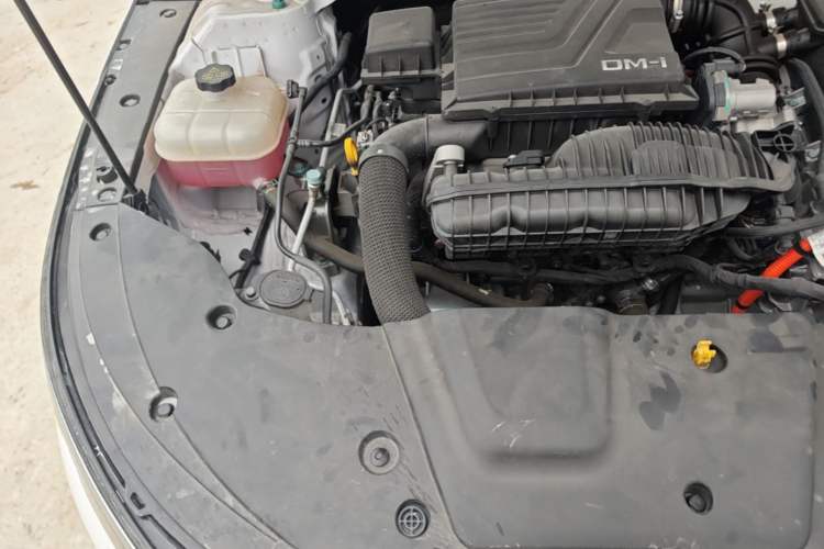 Used BYD Destroyer 05 2024 Honor Edition DM-i 120KM Luxury Model Engine Bay Right