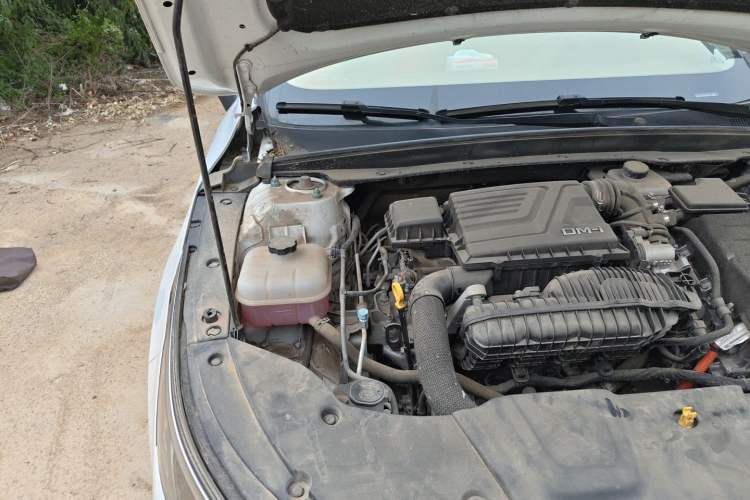Used BYD Destroyer 05 2024 Honor Edition DM-i 120KM Luxury Model Engine Bay Right