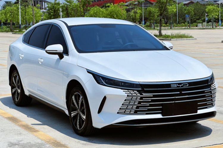 Used BYD Destroyer 05 2024 Honor Edition DM-i 120KM Luxury Model Exterior 2