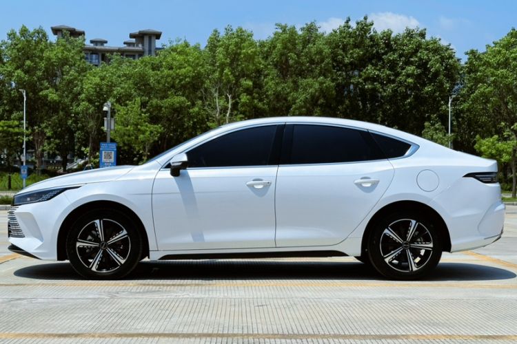 Used BYD Destroyer 05 2024 Honor Edition DM-i 120KM Luxury Model Exterior 3