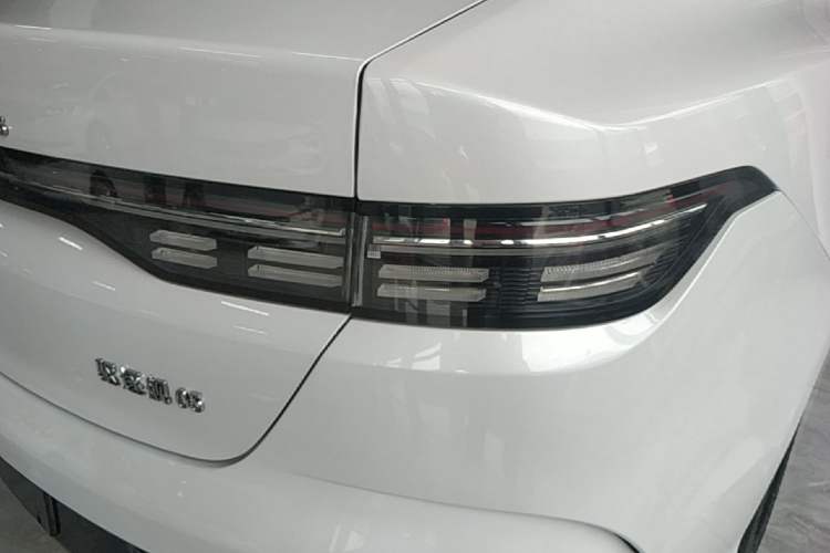 Used BYD Destroyer 05 2024 HONOR Edition DM-i 55KM Luxury Model Exterior 3