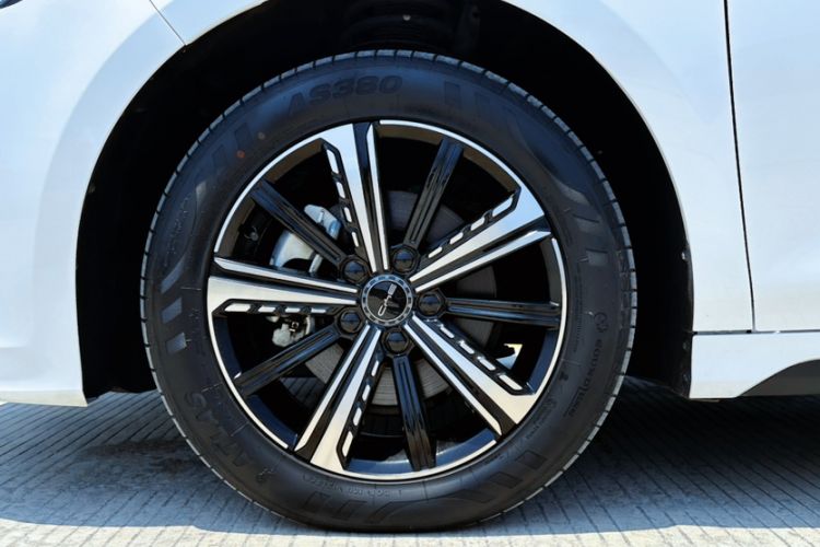 Used BYD Destroyer 05 2024 Honor Edition DM-i 120KM Luxury Model Exterior 4