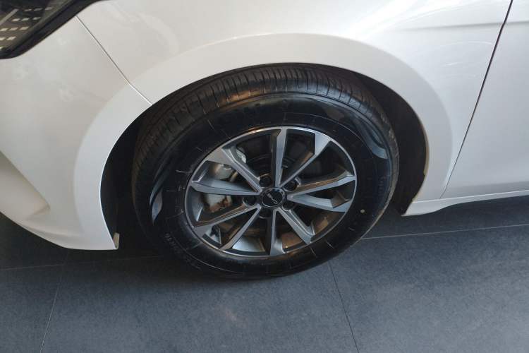 Used BYD Destroyer 05 2024 HONOR Edition DM-i 55KM Luxury Model Exterior 4