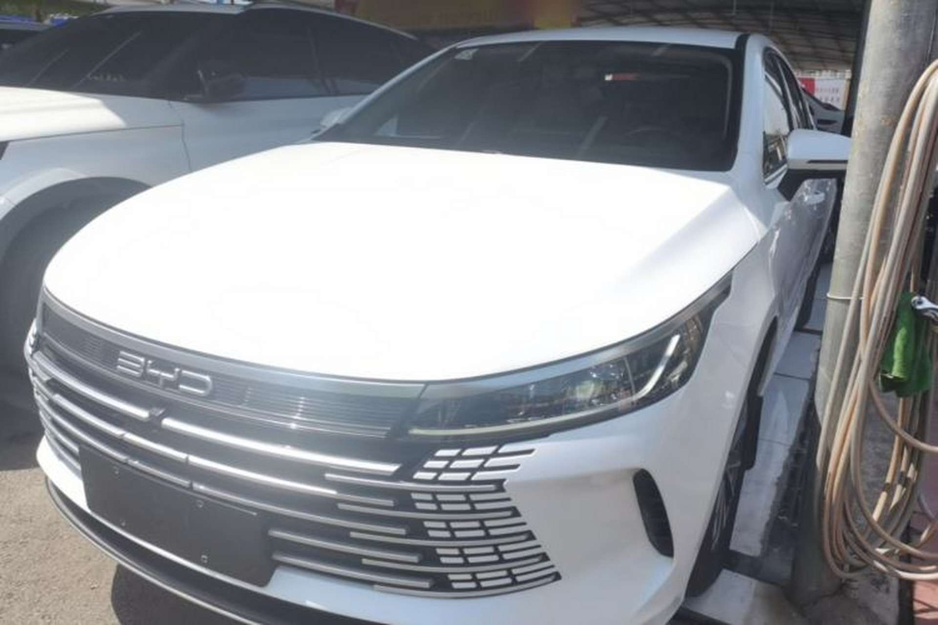 Used BYD Destroyer 05 2024 HONOR Edition DM-i 55KM Luxury Model Front Left 45 Deg