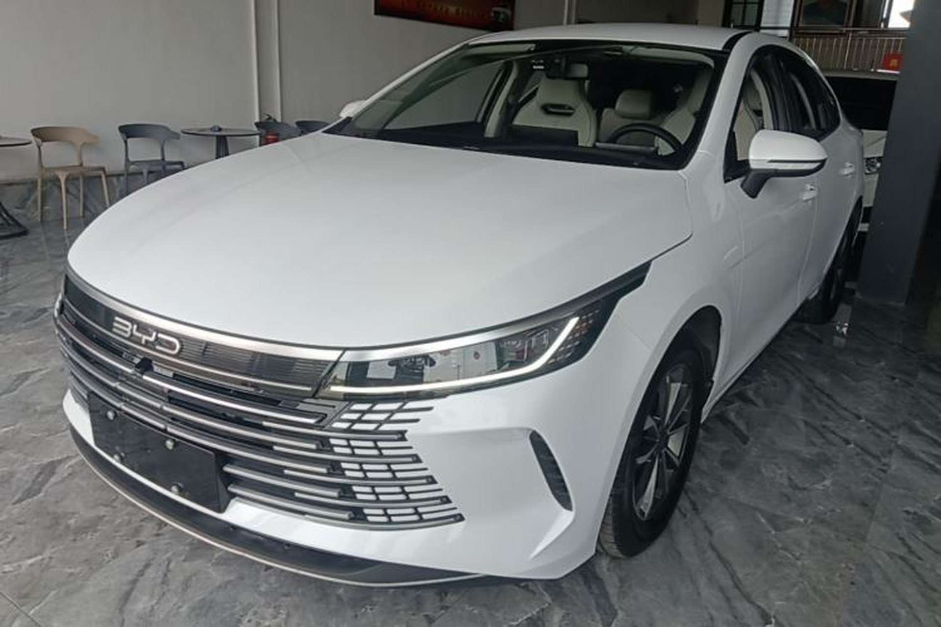 Used BYD Destroyer 05 2024 HONOR Edition DM-i 55KM Luxury Model Front Left 45 Deg