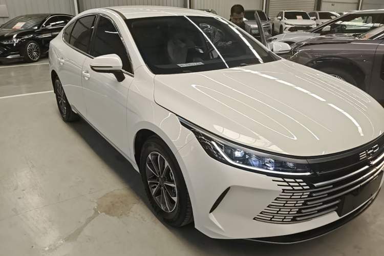 Used BYD Destroyer 05 2024 HONOR Edition DM-i 55KM Luxury Model Front Right 45 Deg