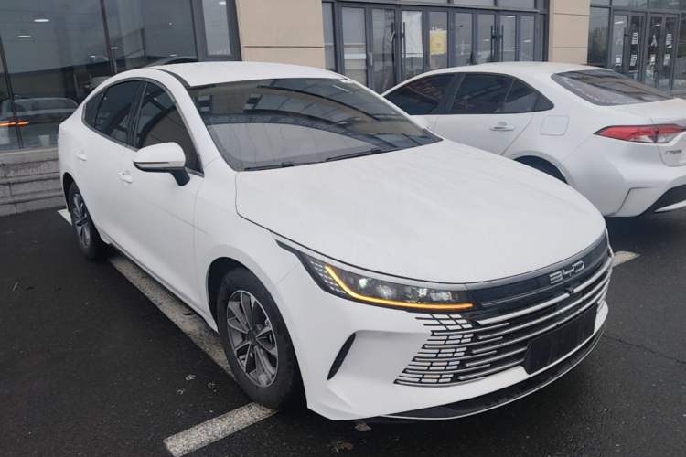 Used BYD Destroyer 05 2024 HONOR Edition DM-i 55KM Luxury Model Front Right 45 Deg