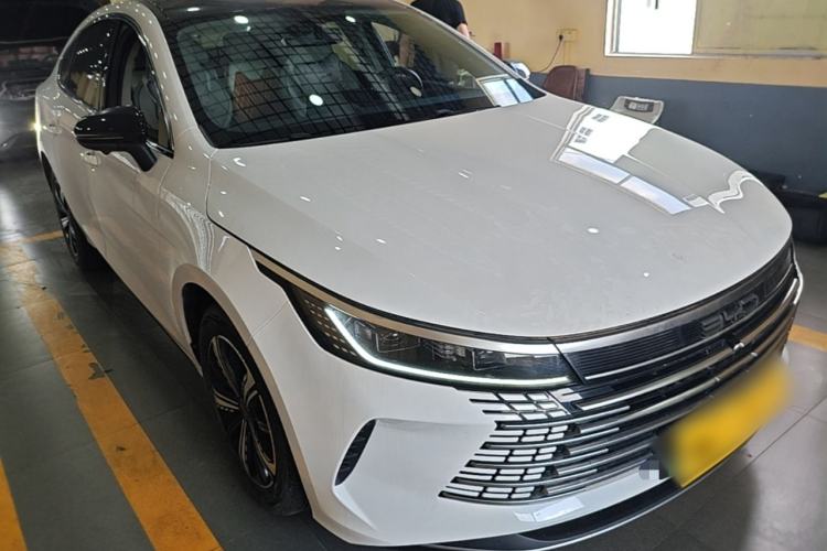 Used BYD Destroyer 05 2024 Honor Edition DM-i 120KM Luxury Model Front Right 45 Deg