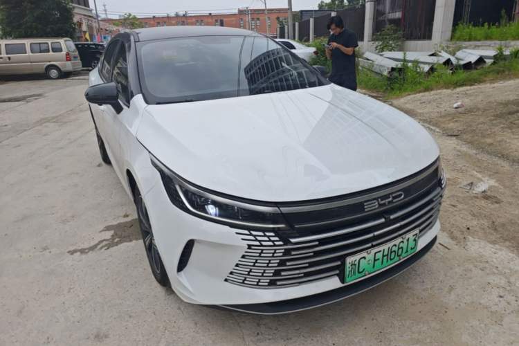 Used BYD Destroyer 05 2024 Honor Edition DM-i 120KM Luxury Model Front Right 45 Deg