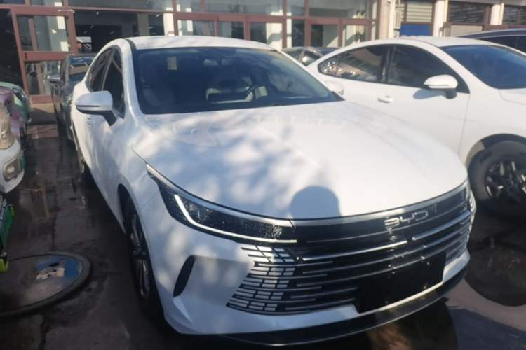 Used BYD Destroyer 05 2024 HONOR Edition DM-i 55KM Luxury Model Front Right 45 Deg