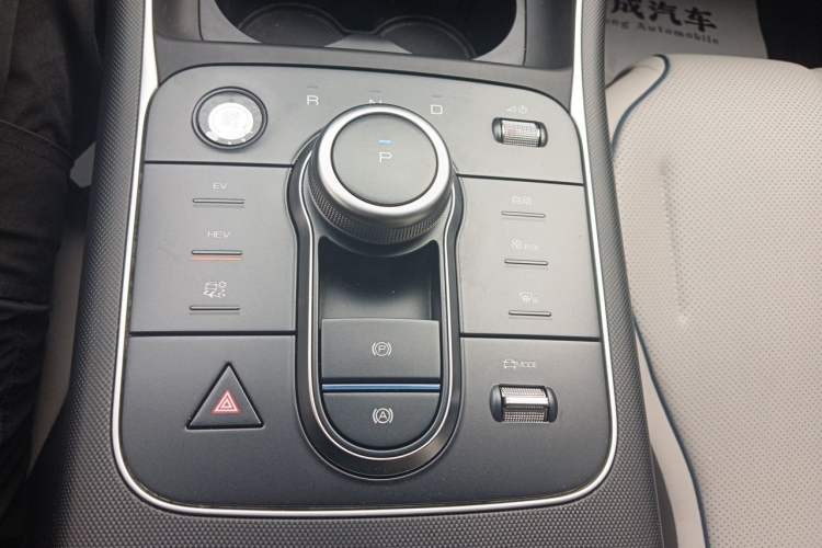 Used BYD Destroyer 05 2024 HONOR Edition DM-i 55KM Luxury Model Gear Lever