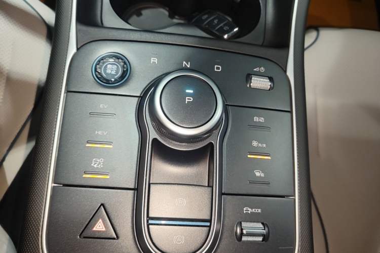Used BYD Destroyer 05 2024 HONOR Edition DM-i 55KM Luxury Model Gear Lever