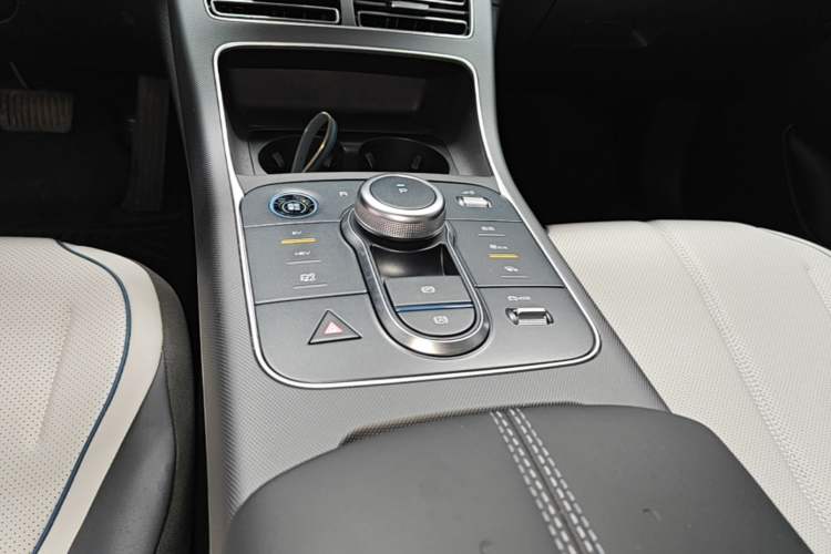 Used BYD Destroyer 05 2024 HONOR Edition DM-i 55KM Luxury Model Gear Lever
