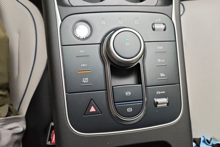 Used BYD Destroyer 05 2024 Honor Edition DM-i 120KM Luxury Model Gear Lever