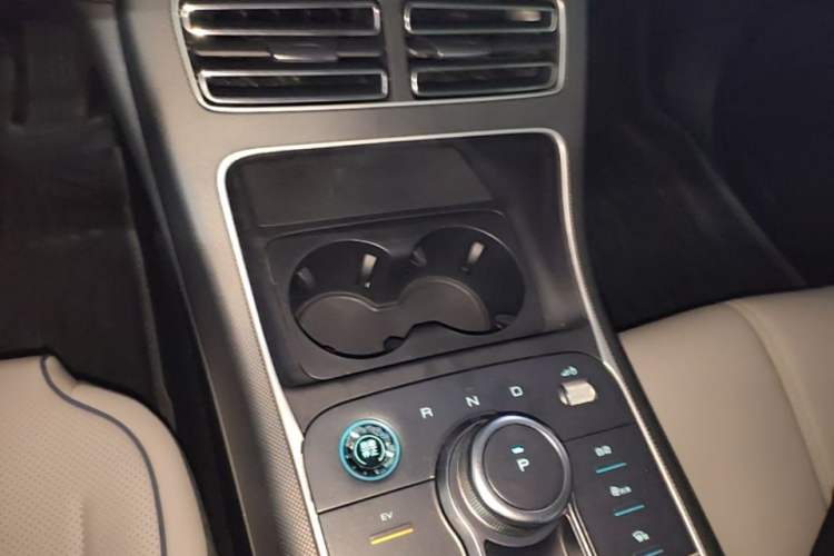 Used BYD Destroyer 05 2024 Honor Edition DM-i 120KM Luxury Model Gear Lever