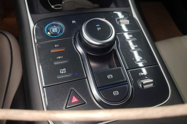 Used BYD Destroyer 05 2024 HONOR Edition DM-i 55KM Luxury Model Gear Lever