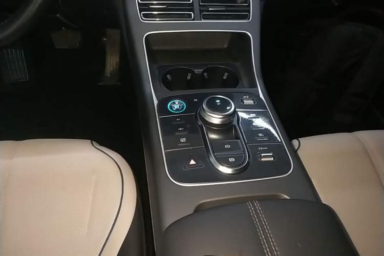 Used BYD Destroyer 05 2024 HONOR Edition DM-i 55KM Luxury Model Gear Lever
