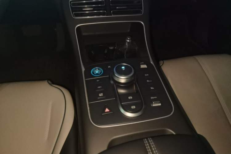 Used BYD Destroyer 05 2024 Honor Edition DM-i 120KM Luxury Model Gear Lever