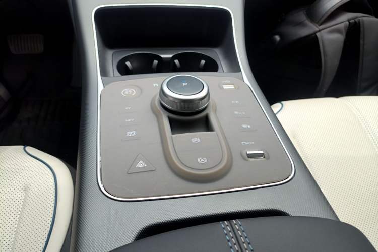 Used BYD Destroyer 05 2024 HONOR Edition DM-i 55KM Luxury Model Gear Lever