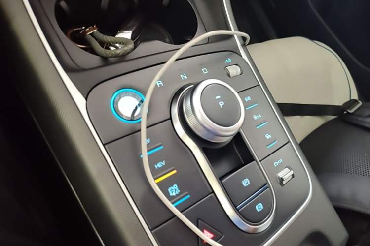 Used BYD Destroyer 05 2024 HONOR Edition DM-i 55KM Luxury Model Gear Lever