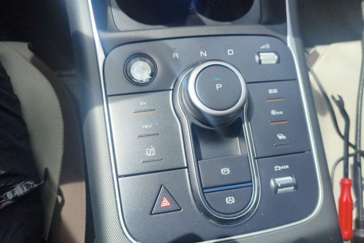 Used BYD Destroyer 05 2024 Honor Edition DM-i 120KM Luxury Model Gear Lever