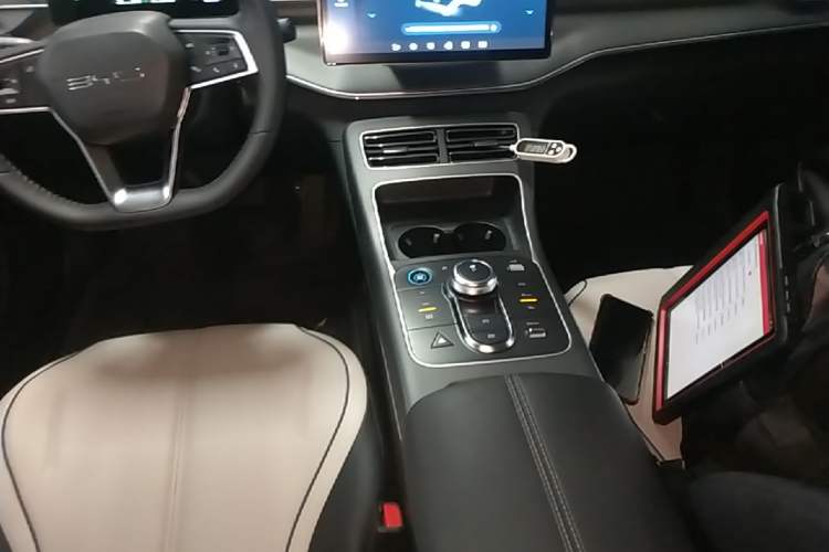 Used BYD Destroyer 05 2024 HONOR Edition DM-i 55KM Luxury Model Gear Lever
