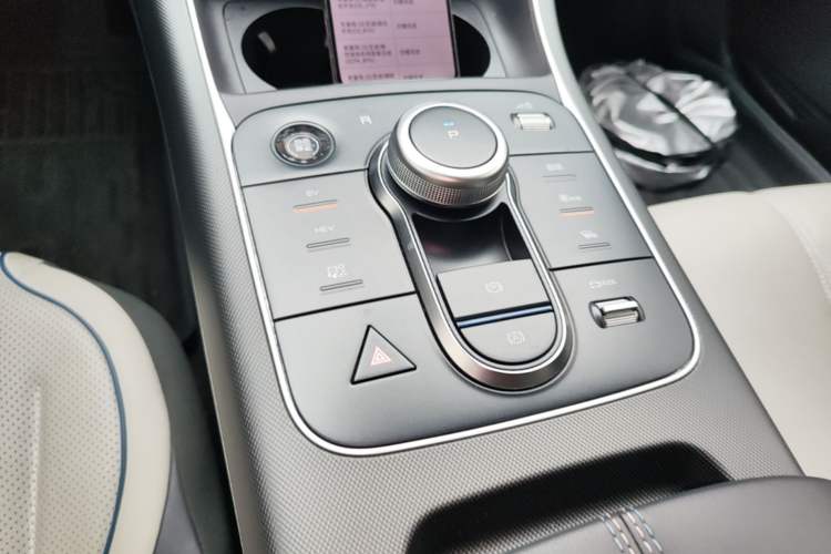 Used BYD Destroyer 05 2024 HONOR Edition DM-i 55KM Luxury Model Gear Lever