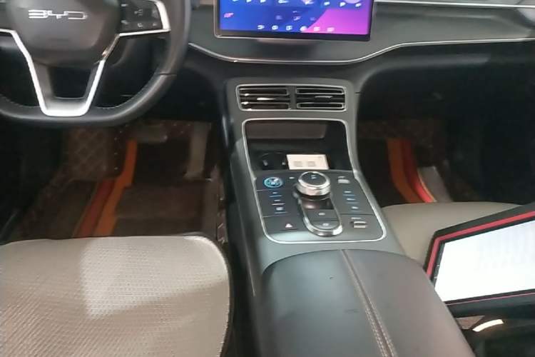 Used BYD Destroyer 05 2024 HONOR Edition DM-i 55KM Luxury Model Gear Lever