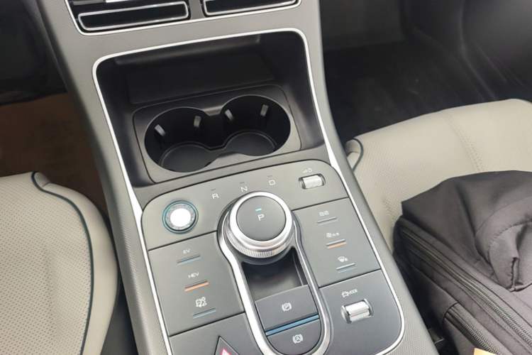 Used BYD Destroyer 05 2024 HONOR Edition DM-i 55KM Luxury Model Gear Lever