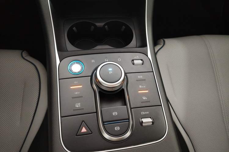 Used BYD Destroyer 05 2024 HONOR Edition DM-i 55KM Luxury Model Gear Lever