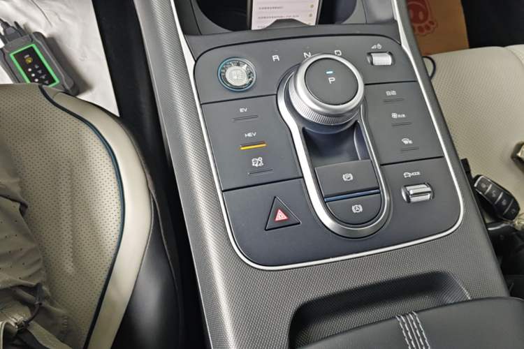 Used BYD Destroyer 05 2024 HONOR Edition DM-i 55KM Luxury Model Gear Lever