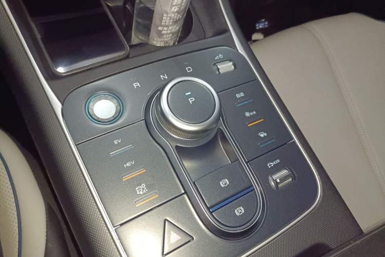 Used BYD Destroyer 05 2024 Honor Edition DM-i 120KM Luxury Model Gear Lever