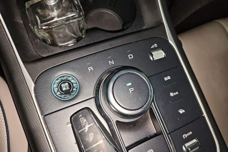 Used BYD Destroyer 05 2024 Honor Edition DM-i 120KM Luxury Model Gear Lever