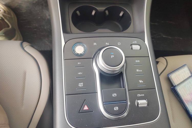 Used BYD Destroyer 05 2024 Honor Edition DM-i 120KM Luxury Model Gear Lever