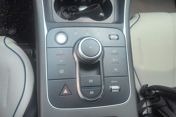 Used BYD Destroyer 05 2024 HONOR Edition DM-i 55KM Luxury Model Gear Lever