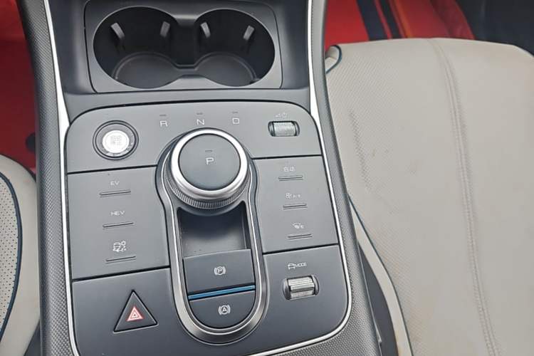 Used BYD Destroyer 05 2024 HONOR Edition DM-i 120KM Prestige Model Gear Lever