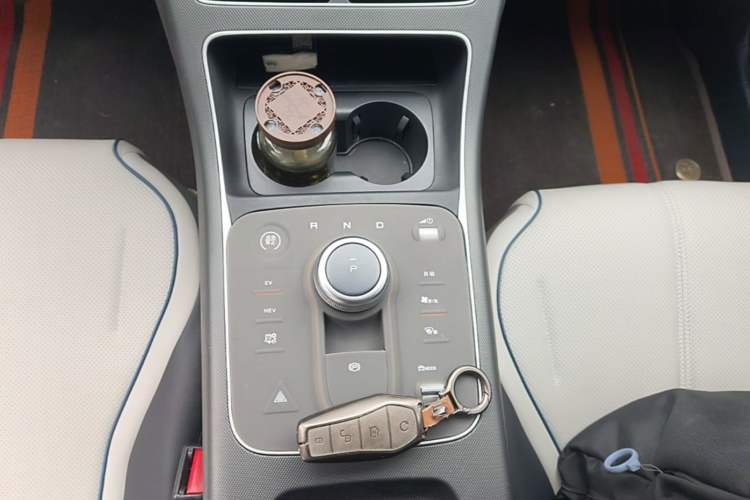 Used BYD Destroyer 05 2024 HONOR Edition DM-i 55KM Luxury Model Gear Lever