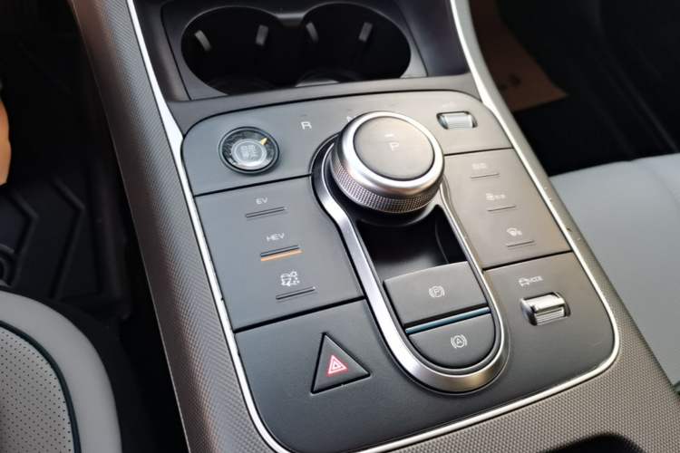 Used BYD Destroyer 05 2024 HONOR Edition DM-i 55KM Luxury Model Gear Lever