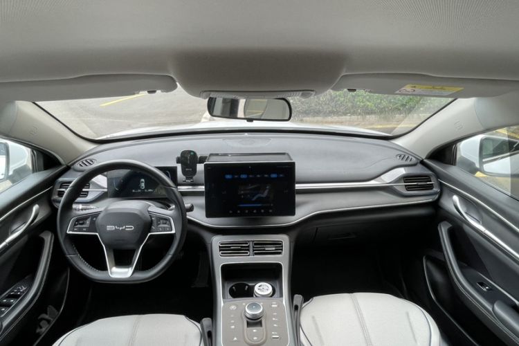 Used BYD Destroyer 05 2024 HONOR Edition DM-i 55KM Luxury Model Interior 1