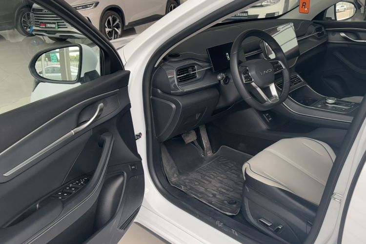 Used BYD Destroyer 05 2024 HONOR Edition DM-i 120KM Prestige Model Interior 2