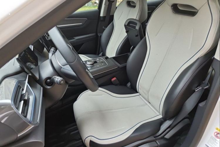 Used BYD Destroyer 05 2024 Honor Edition DM-i 120KM Luxury Model Interior 2