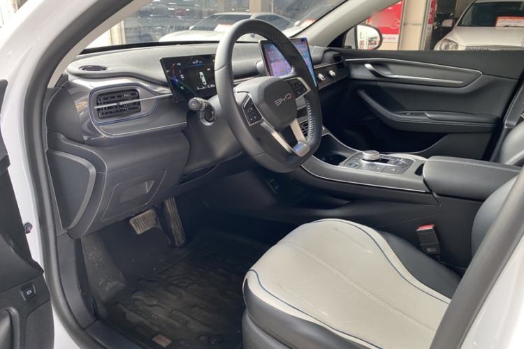 Used BYD Destroyer 05 2024 HONOR Edition DM-i 55KM Luxury Model Interior 2