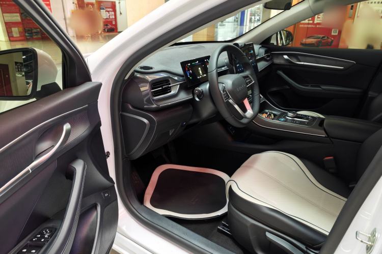 Used BYD Destroyer 05 2024 HONOR Edition DM-i 55KM Luxury Model Interior 2