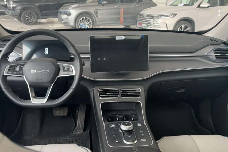 Used BYD Destroyer 05 2024 HONOR Edition DM-i 120KM Prestige Model Interior 3