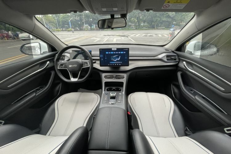 Used BYD Destroyer 05 2024 HONOR Edition DM-i 55KM Luxury Model Interior 3