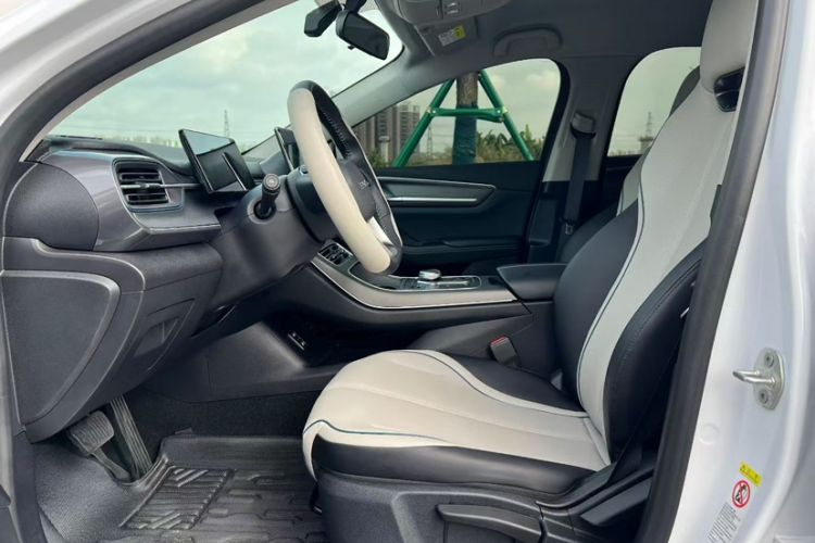 Used BYD Destroyer 05 2024 HONOR Edition DM-i 55KM Luxury Model Interior 3