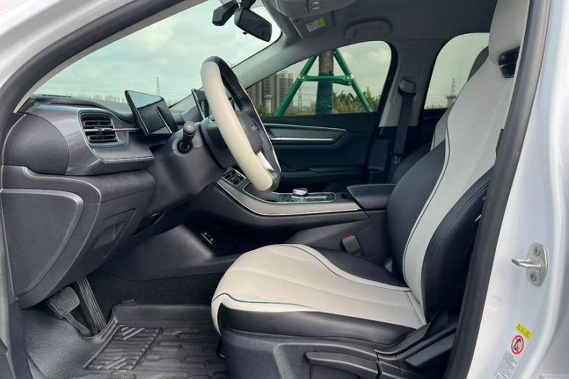 Used BYD Destroyer 05 2024 HONOR Edition DM-i 55KM Luxury Model Interior 3